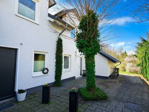 Frontblick Hauseingang - 4 Zimmer Doppelhaushälfte in Celle