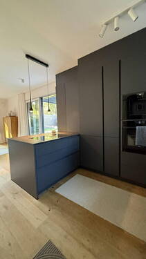 Designküche mit Kochinsel - 