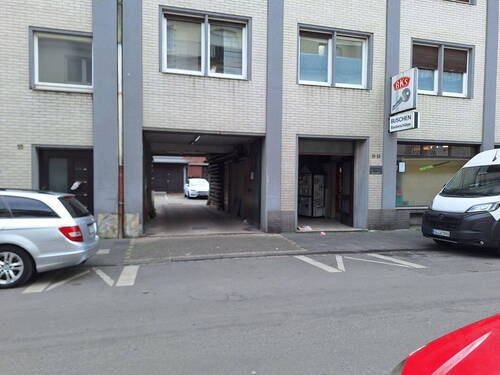 Einfahrt Straße + Haupteingang - 