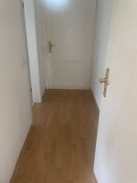 kleiner Eingangsbereich - 2 Zimmer Etagenwohnung zur Miete in Altenburg