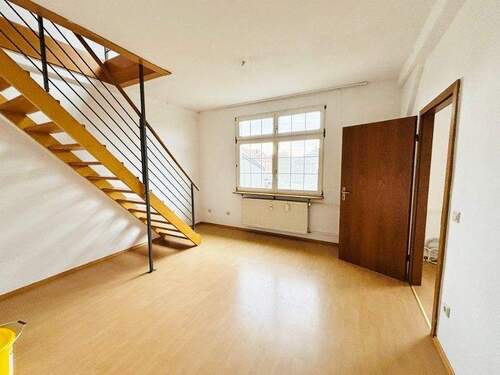 Zimmer OG mit Treppe zum DG - 