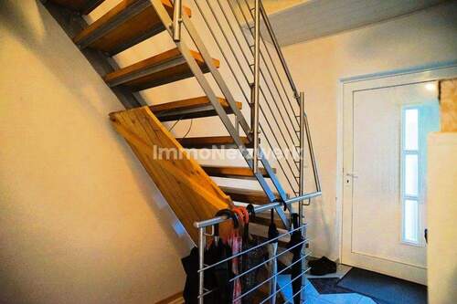 Flur und Treppe - 