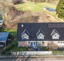 Neuwertige DHH in Hamdorf - Energieeffizient, großzügig und überaus gepflegt