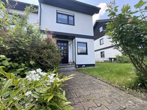 Außenansicht_www.villingen.immobilien - 5 Zimmer Doppelhaushälfte zum Kaufen in Trossingen