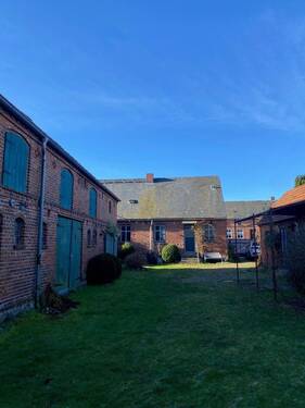 Innenhof mit Blick zum Vorderhaus (2).jpg - 