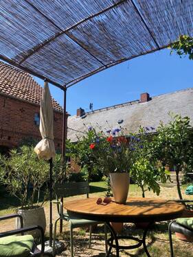Terrasse Gartenhaus mit Blick zum Innenhof.JPG - 