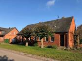 Sommeransicht Vorderhaus (2).JPG - saniertes Einfamilienhaus mit großer Scheune und einem Gästehaus