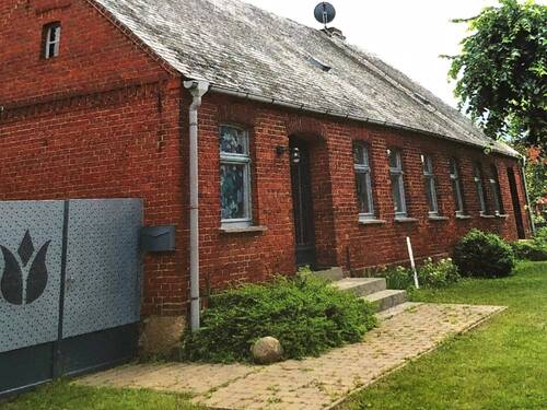 Ansicht Vorderhaus.jpg - 6 Zimmer Mehrfamilienhaus, Wohnhaus zum Kaufen in Putlitz