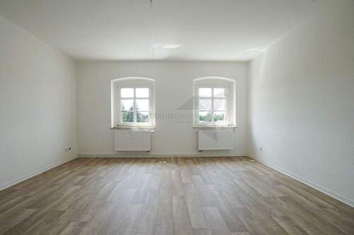 Wohnzimmer - 4 Zimmer Etagenwohnung zur Miete in Zwickau