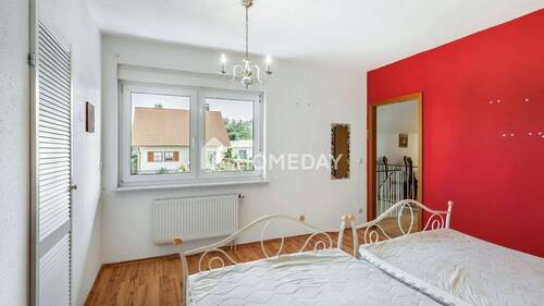 1. OG Schlafzimmer 2 - 