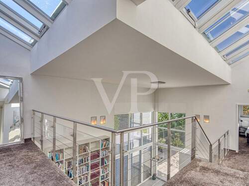 Galerie mit einzigartiger Fensterdachkonstruktion - 