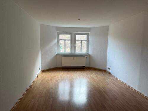 Wohnzimmer - 5-Raum-Wohnung Meißen links mit Balkon!