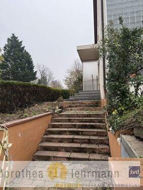 Treppenaufgang - 8 Zimmer Mehrfamilienhaus, Wohnhaus zum Kaufen in Ingelheim am Rhein