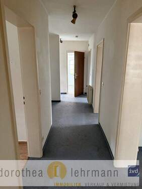 EG FLur - 8 Zimmer Mehrfamilienhaus, Wohnhaus in Ingelheim am Rhein