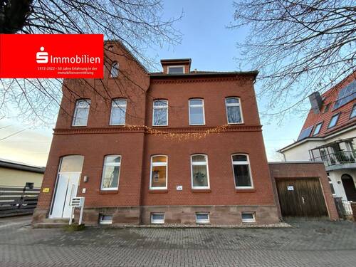 Strassenansicht - Tolles Mehrfamilienhaus mit Stellplätzen und Garten!