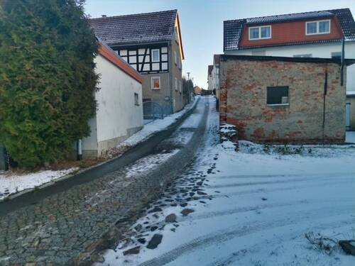 Straße zum Haus - 2 Zimmer Einfamilienhaus in Zeitz
