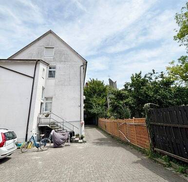 Zufahrt und Stellplätze - 