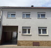 Charmantes Einfamilienhaus mit vielseitiger Scheune und historischem Flair in Philippsburg!