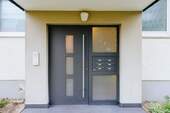 Hauseingang - Etagenwohnung mit 70,00 m² in BI-Sennestadt zum Kaufen