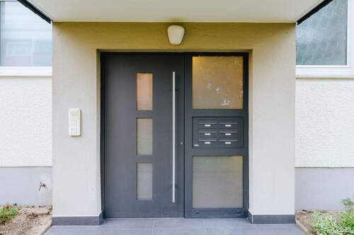 Hauseingang - Etagenwohnung mit 70,00 m² in BI-Sennestadt zum Kaufen