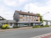Ansicht Straße - Für Investoren & Unternehmer: Solides Mehrparteienhaus mit Gewerbeanteil in Detmold