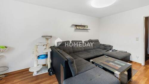 Wohnzimmer 2 - 3 Zimmer Etagenwohnung zum Kaufen in Schwerin