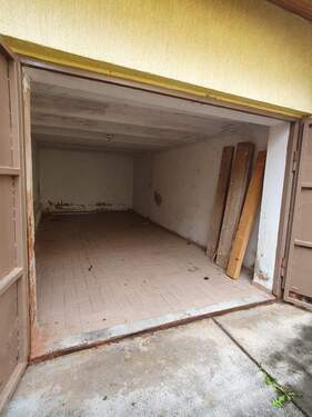 Garage 1 - 7 Zimmer Einfamilienhaus in Schimberg