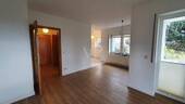 Wohnzimmer mit vielfältigen Einrichtungsmöglichkeiten - 2 Zimmer Etagenwohnung in Dresden