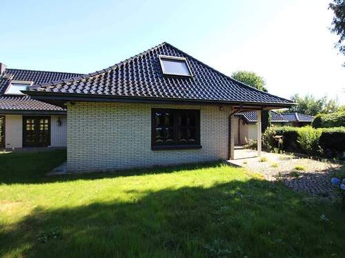 Blick auf das Haus - 3 Zimmer Einfamilienhaus zum Kaufen in Ahrensburg