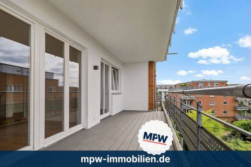 Terrasse - Stilvoll wohnen oder clever investieren: Bezugsfreie Perle im Yachtzentrum