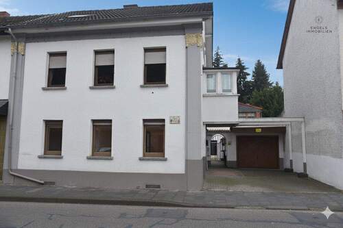 Straßenansicht - Haus in Bendorf-Mülhofen - 220.000,00&nbsp;EUR Kaufpreis, ca.&nbsp; 205,00&nbsp;m&sup2;&nbsp;Wohnfl&auml;che