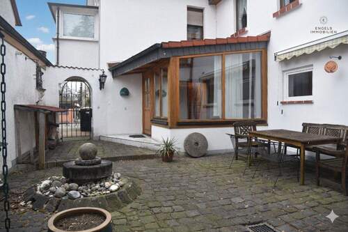 Innenhof und Eingangsbereich Erdgeschoss - 1 Zimmer Mehrfamilienhaus, Wohnhaus zum Kaufen in Bendorf-Mülhofen