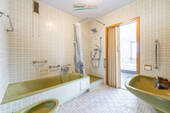 EG - Badewanne und Dusche - 