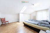OG - Weiteres Schlafzimmer, ebenfalls mit Zugang zum Balkon - 