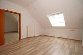 Schlafzimmer mit Dachfenster - 