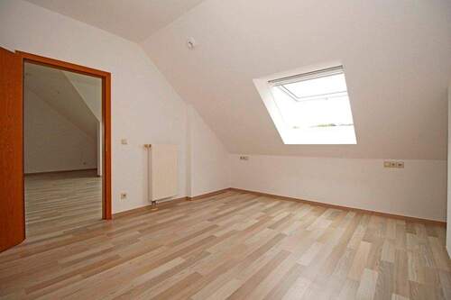 Schlafzimmer mit Dachfenster - 