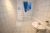 Badezimmer mit Wanne - 