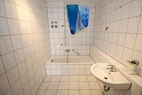 Badezimmer mit Wanne - 