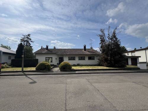 Außenansicht Bestandsgebäude - Grundstück in Sindelfingen