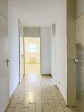 Flur Richtung Esszimmer - 