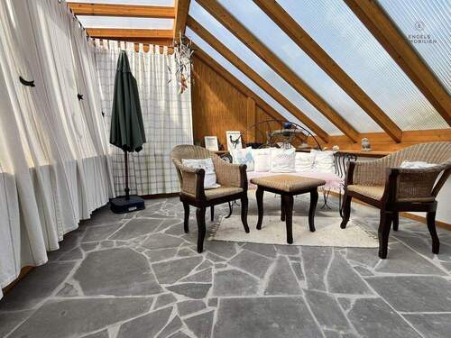 mit angrenzendem Wintergarten - 