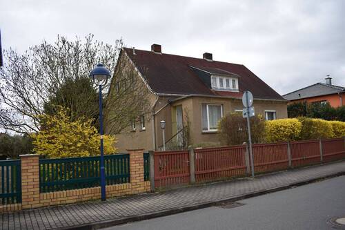 Hausansicht - 6 Zimmer Einfamilienhaus zum Kaufen in Rötha