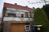 Hausansicht/ Terrasse - 