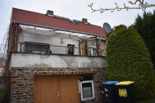 Hausansicht/ Terrasse - 