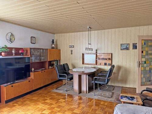 Wohnzimmer mit Durchreiche - 