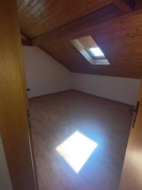 DG Zimmer mit Dachfenster - 