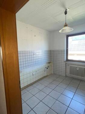 Leere Küche mit Fliesen - 