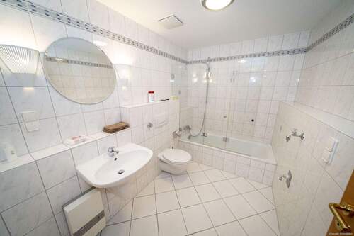 Badezimmer - Büro mit 72,00 m&sup2; in Püttlingen zum Kaufen