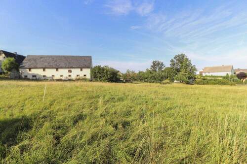 Grundstück mit seitl. Blick - 