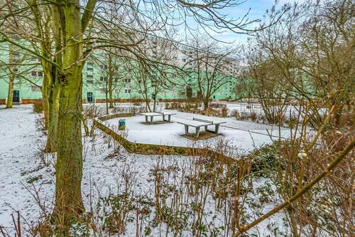 Innenhof Tischtennisplatten - Etagenwohnung mit 96,80 m&sup2; in Berlin zum Kaufen